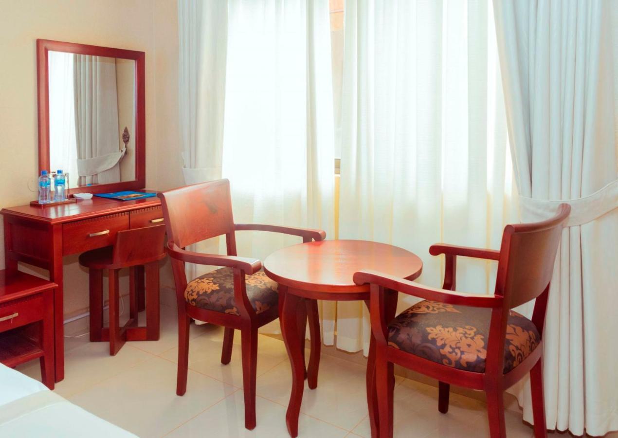 Sapphire Hotel Entebbe Kigo Kajansi Exterior foto