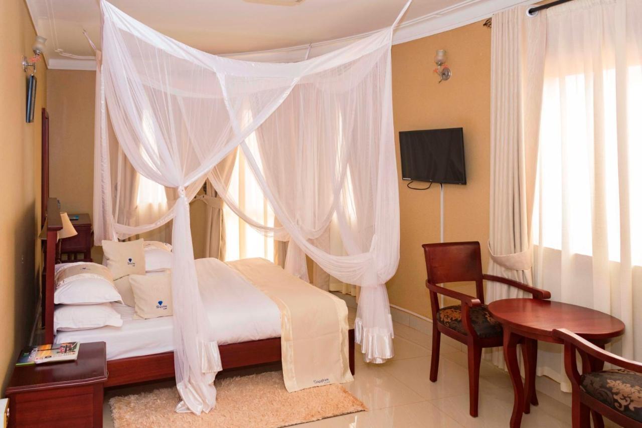 Sapphire Hotel Entebbe Kigo Kajansi Exterior foto