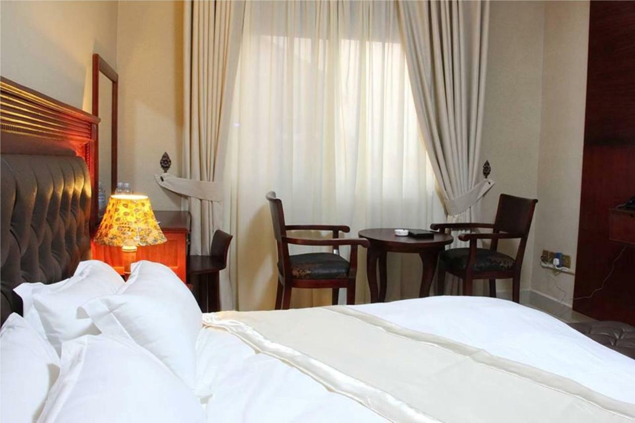 Sapphire Hotel Entebbe Kigo Kajansi Exterior foto