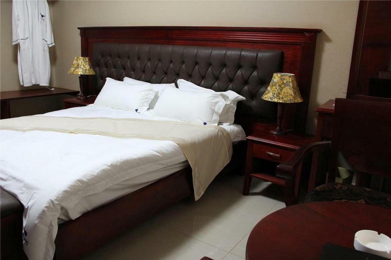 Sapphire Hotel Entebbe Kigo Kajansi Exterior foto