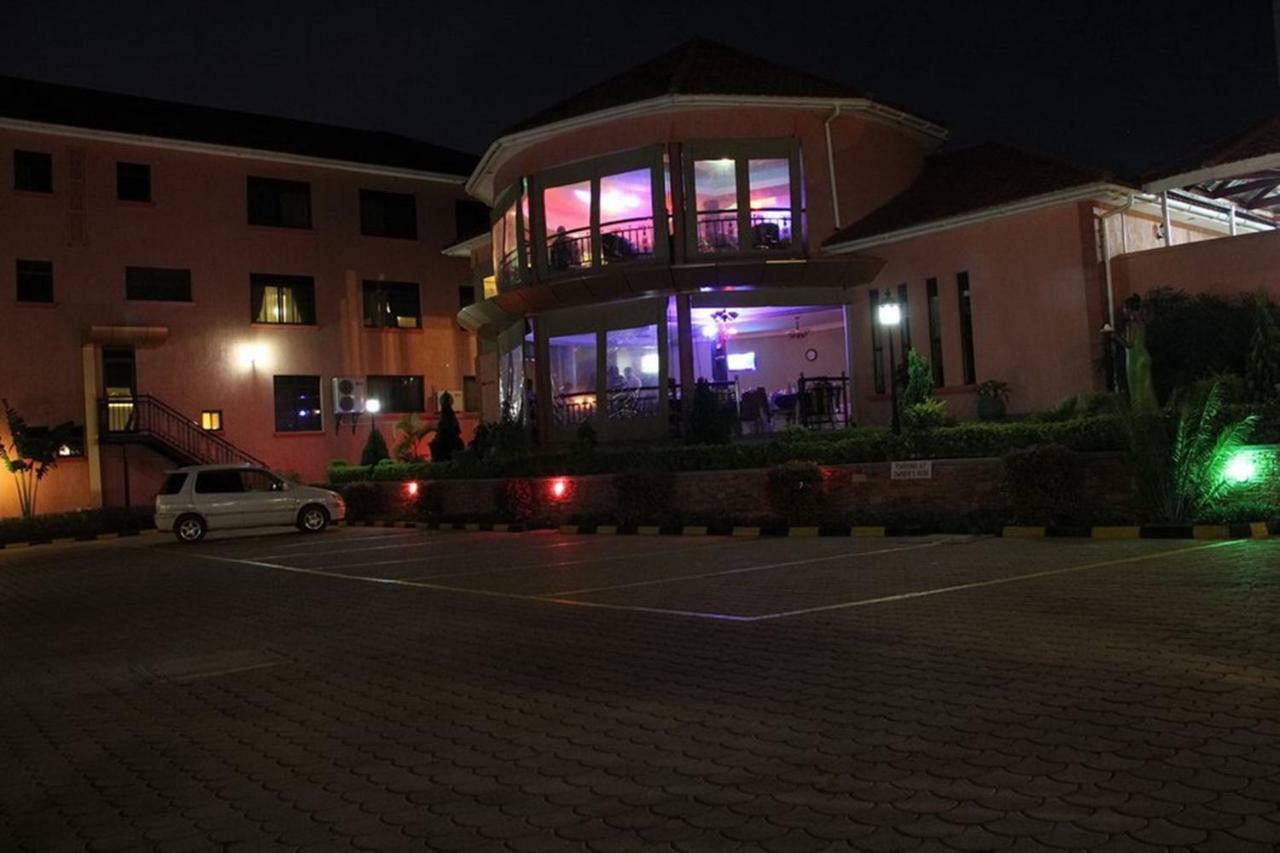 Sapphire Hotel Entebbe Kigo Kajansi Exterior foto