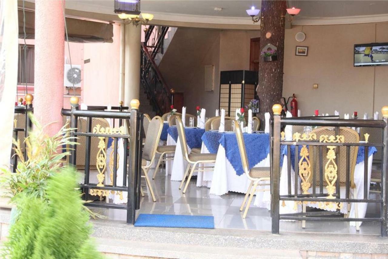 Sapphire Hotel Entebbe Kigo Kajansi Exterior foto