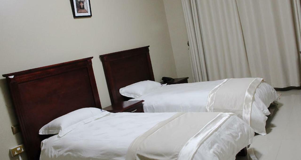 Sapphire Hotel Entebbe Kigo Kajansi Exterior foto